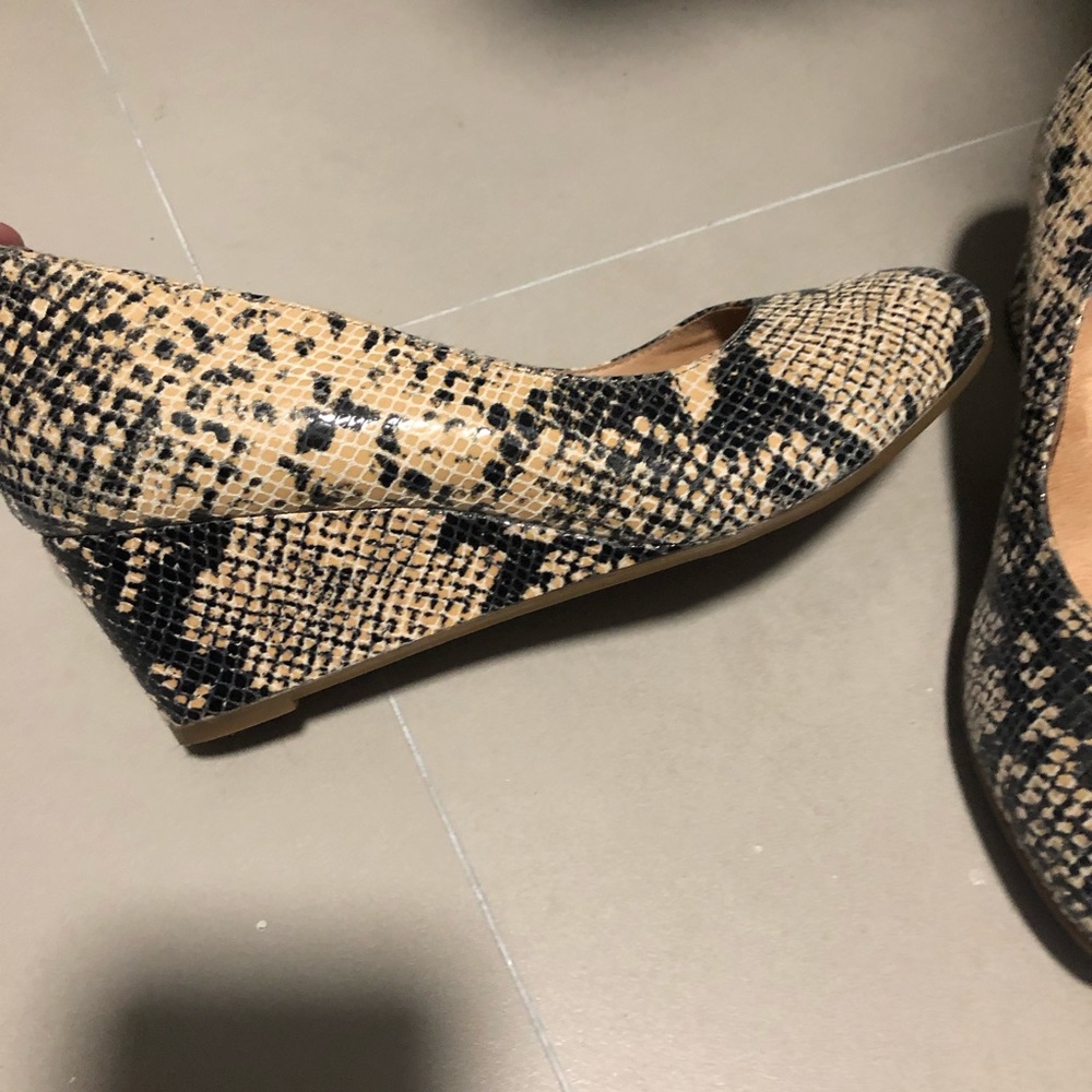 Closed toe Wedge heels